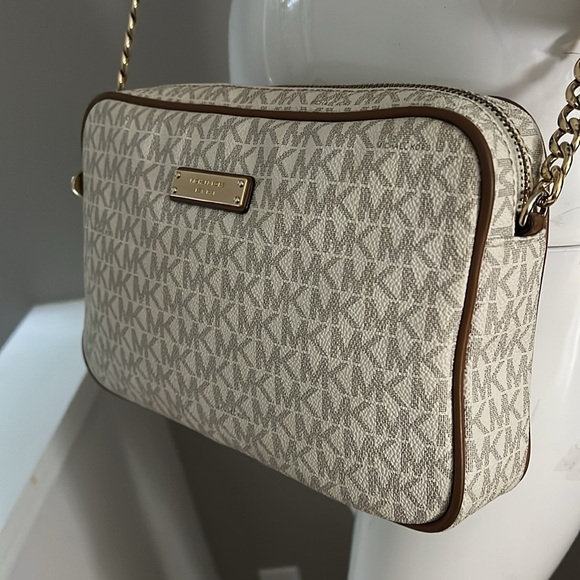 Michael Michael Kors Jet Set White Brown Logo Zip Camera Crossbody Bag - Picture 9 of 13